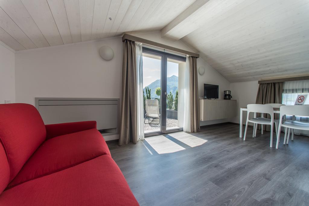 Residenza Decimina Apartment Варена Екстериор снимка
