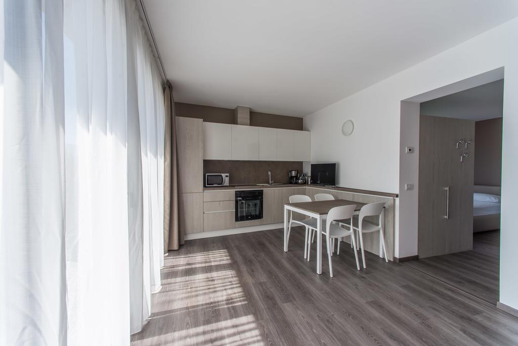 Residenza Decimina Apartment Варена Екстериор снимка